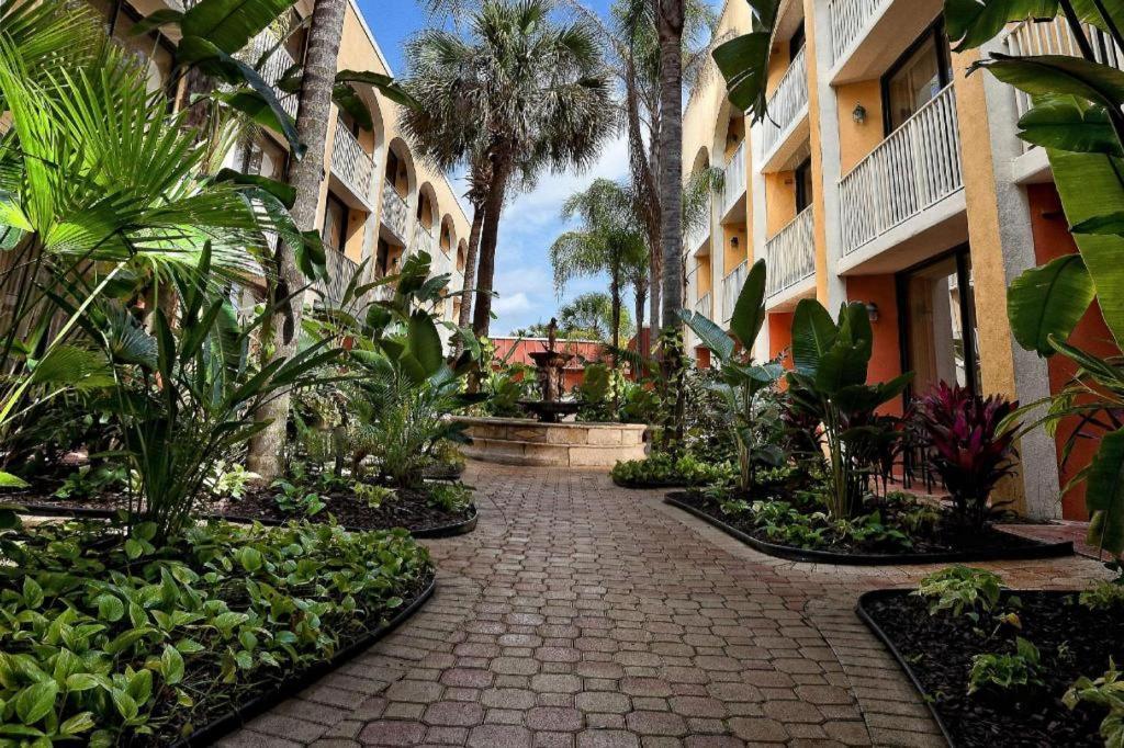 Westgate Towers Hotel Four Corners Екстериор снимка