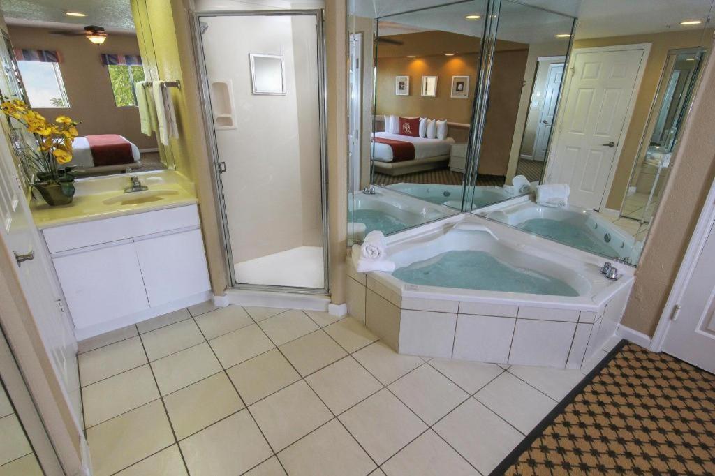 Westgate Towers Hotel Four Corners Екстериор снимка