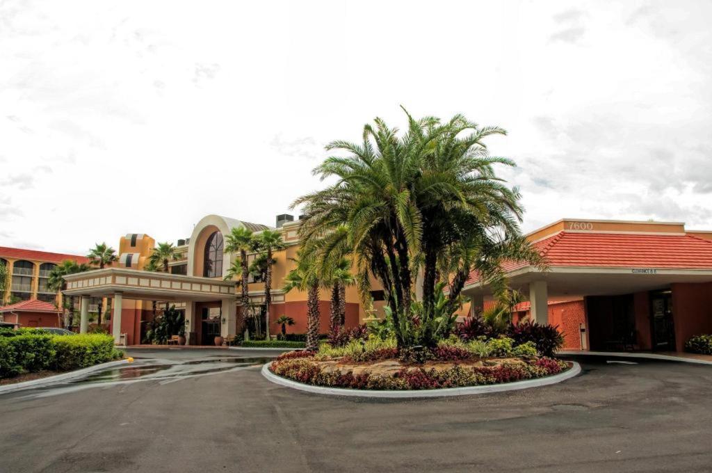 Westgate Towers Hotel Four Corners Екстериор снимка